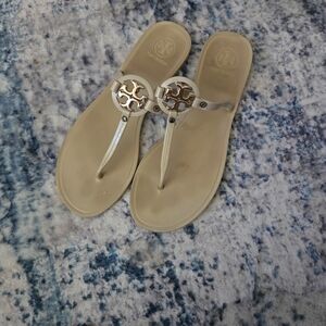 Tory Burch Cream Sandals with Logo Accent